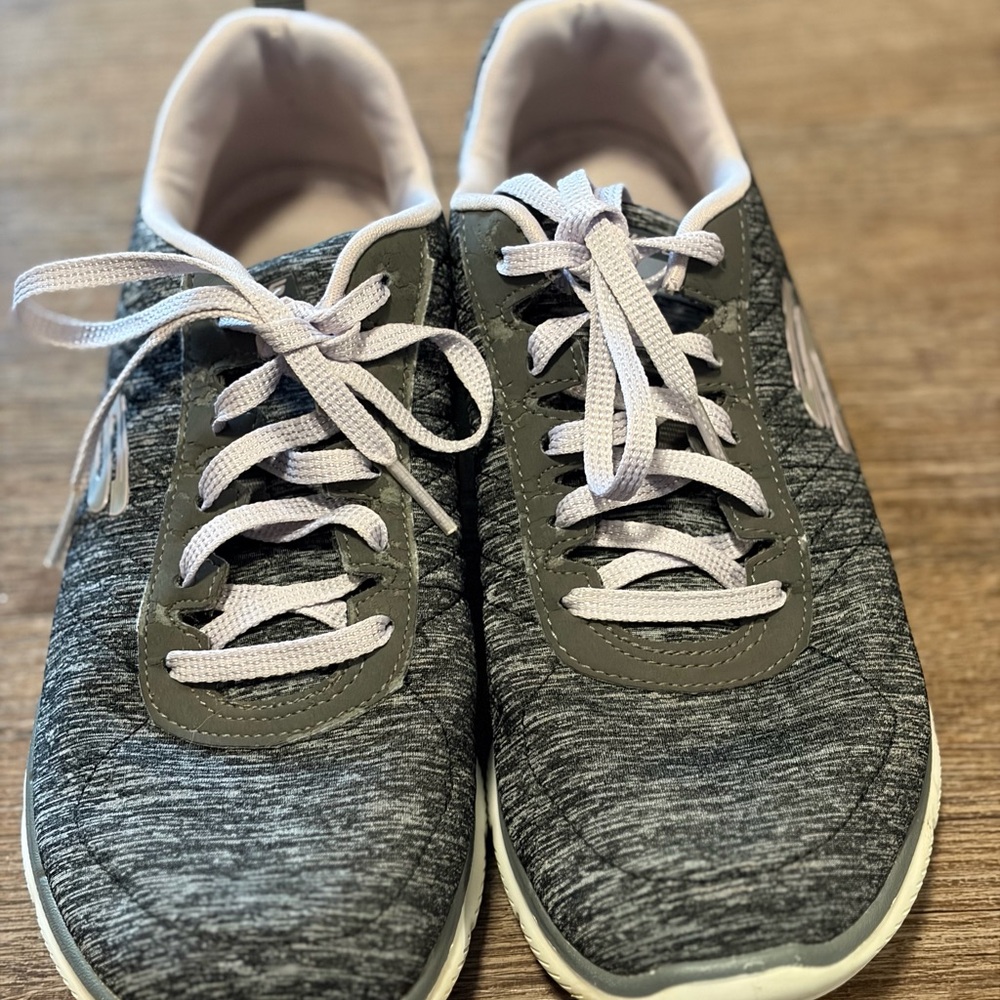 Skechers  Flex Appeal light weight Gray and White Athletic Sneakers Size 7